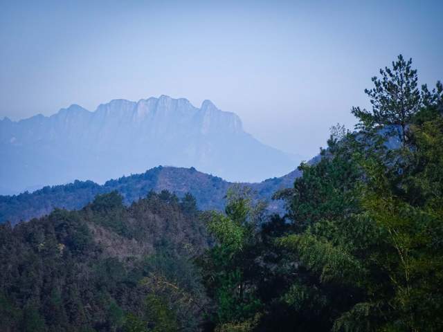 冬游灵山望仙：群峰如巨龙肋骨，人山合一，仙剑奇侠可以这样拍