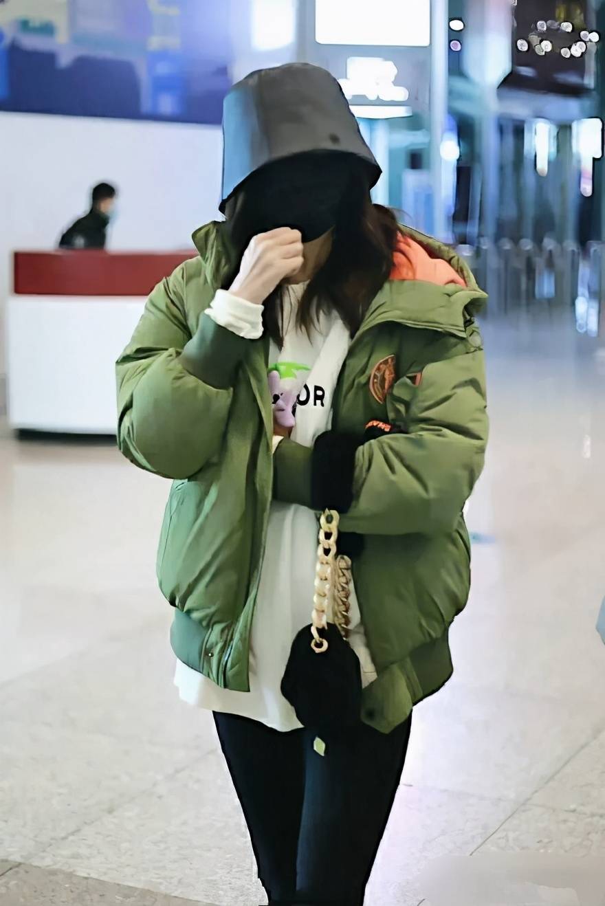 鲨鱼裤羽绒服穿搭视频 c67eb7b4edd1469a8dcafb639d6ffcc0.jpeg