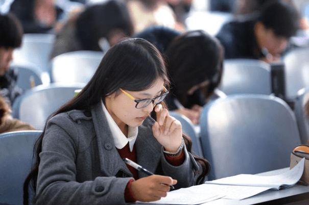 怎样才能进入学校做行政工作 db50084e9c054cf28637ab1cbf5c0f87.png