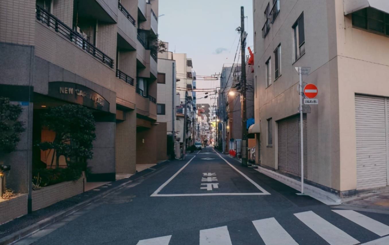 中国的马路年年补,日本的马路年年新