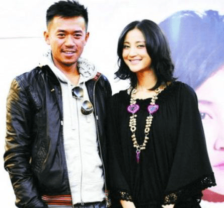 原创王学兵对第一任妻子承诺补办一场婚礼,谁知还没来得及举办却离了