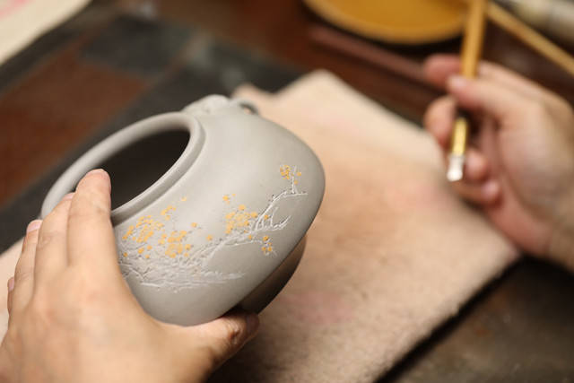 当代紫砂刻绘大师钱一清的作品怎么样?