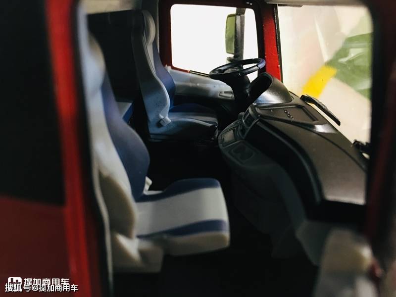 开箱欧曼est旗舰重卡模型,底盘精致内饰怎么样?实拍带
