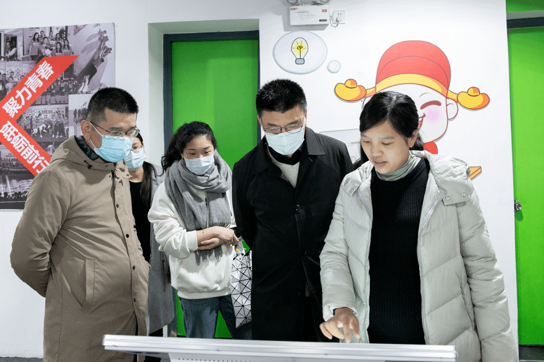 贺渊副局长一行,首先听取了有关一品威客的公司介绍,体验了由一品威客