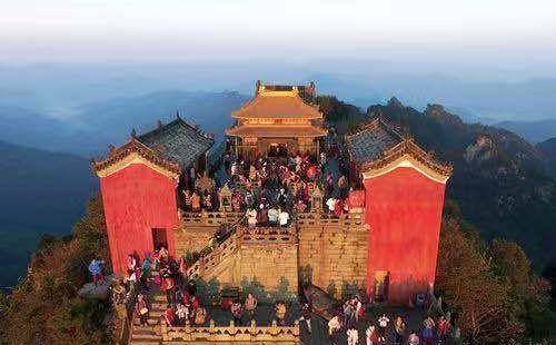 为啥武当山长明灯6百多不灭,无法解释,却被游客无意戳