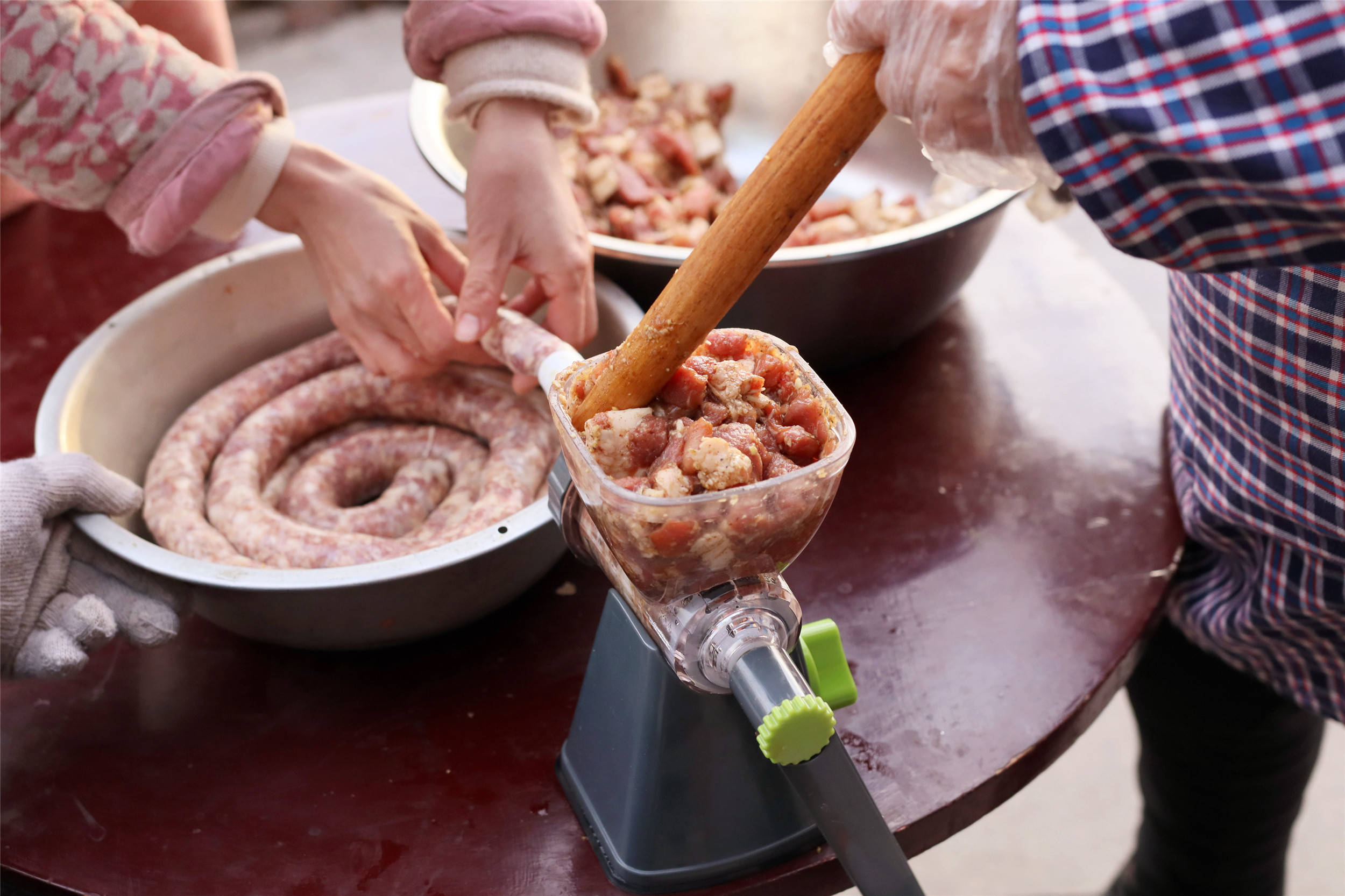 在家灌香肠十斤肉放多少盐教实用配方和流程咸味刚好香味浓