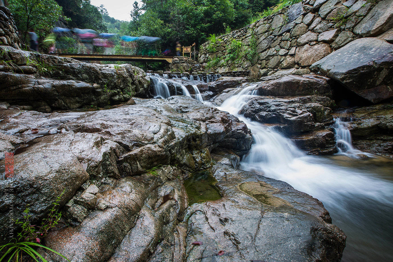 冬日篁岭石门峡:青山绿水环绕,恰似人间仙境