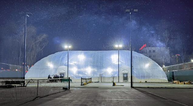 国内首个全透明气膜体育馆落成一个可以看星星的球馆