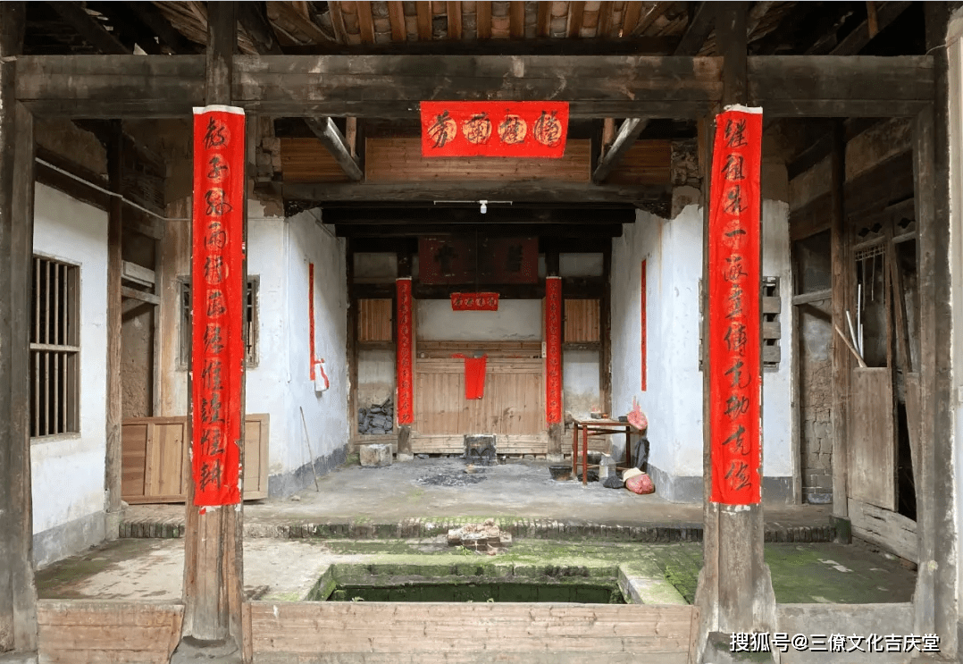 原创三僚曾氏挂壁天井祠,喝翻肚鲤鱼形,雷击祠堂人丁兴旺