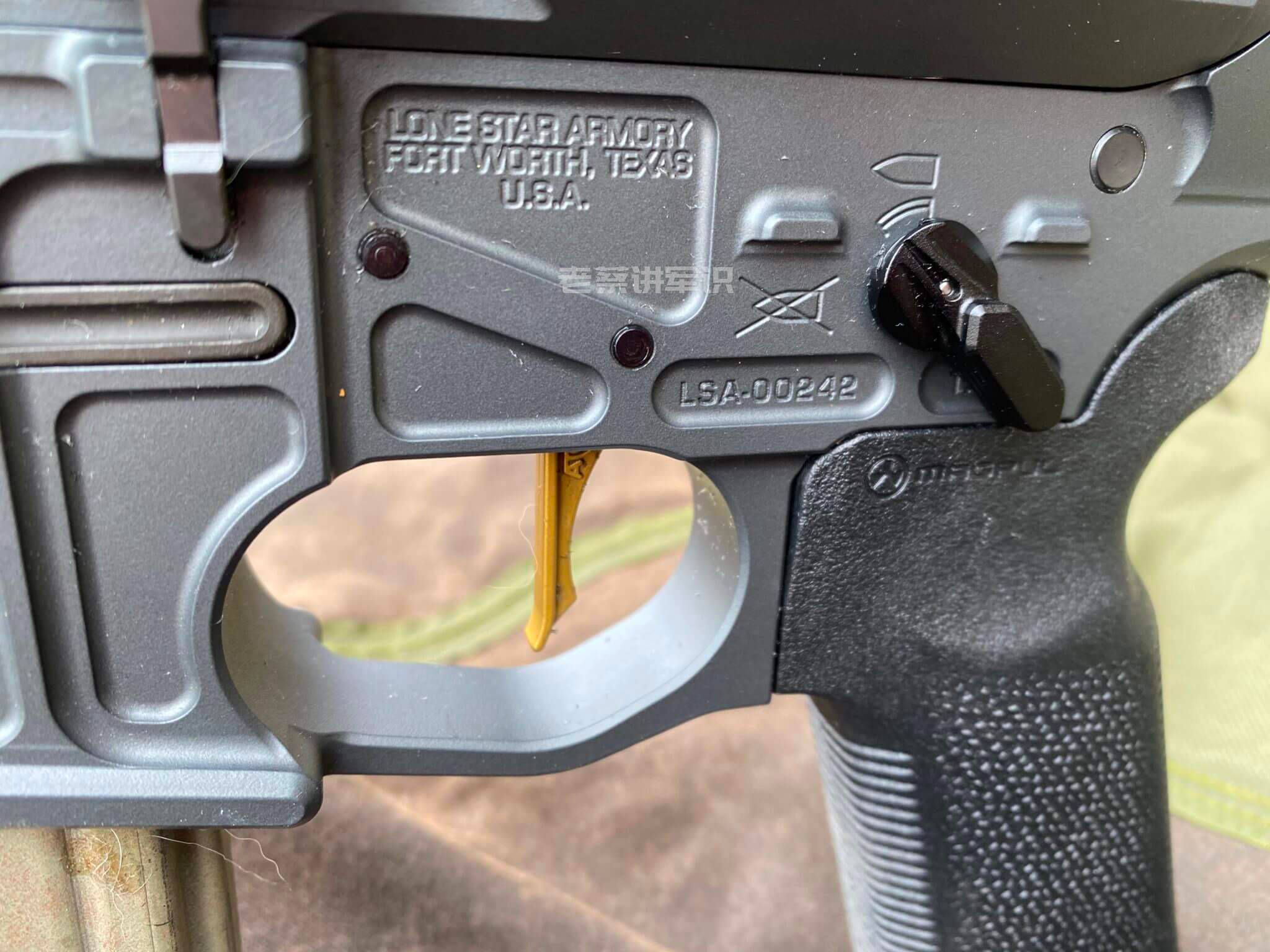 由于ar步枪的结构原因,枪托采用magpul prs gen3免工具可调的固定式