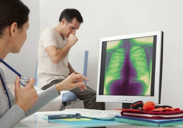 肺病初期不痛不痒若出现4种症状或是肺癌细胞来访