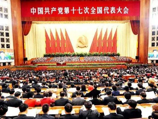 2007年党的十七大召开,党的十七大的主题是:"高举中国特色社会主义