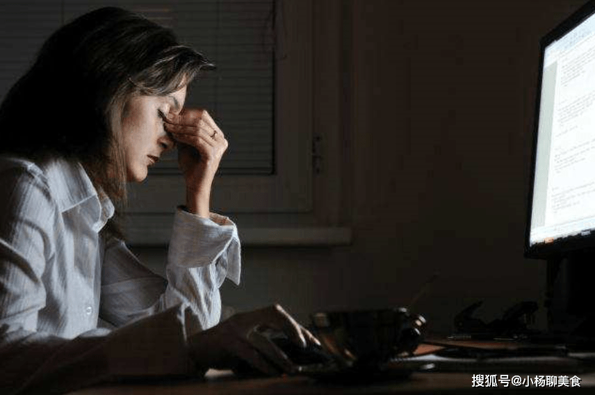 原创经常熬夜伤身体对肝不好,掌握两个方法,使肝恢复健康状态