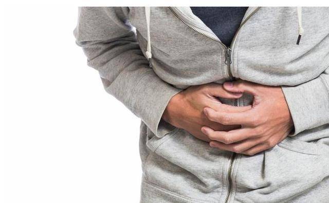 病情好转之后会有肚子胀气问题,这主要是因为在小肠里面有大量的细菌