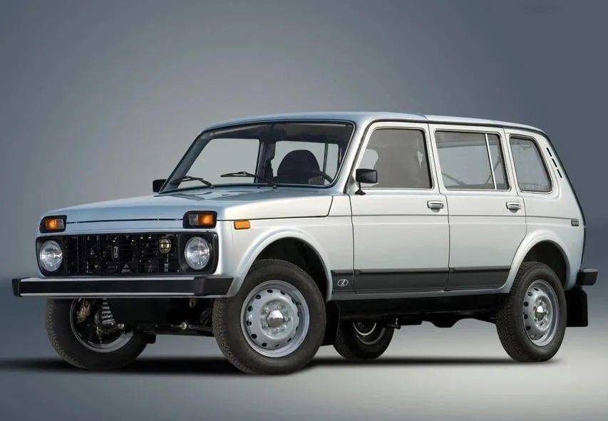 至于正宗的拉达泥瓦,则被迫改名为"4x4 urban,与当下国内市场的两代