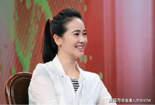 左小青浪姐官宣离婚后发文始于爱情终于友情好好陪女儿成长