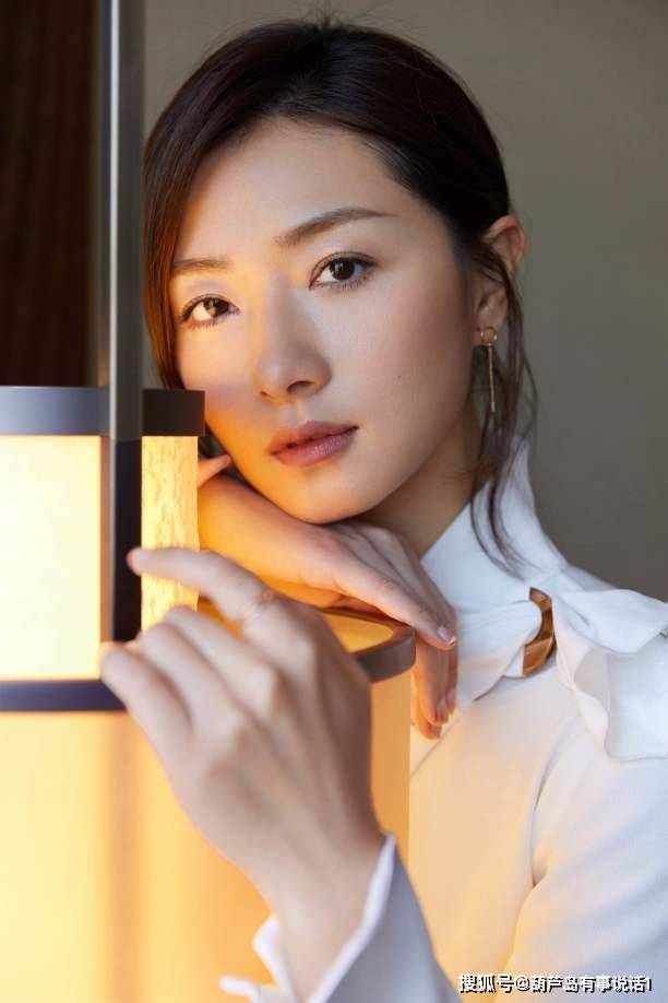 原创万茜结婚三年了?摄影师老公长啥样?从照片看,她俩真的挺恩爱的