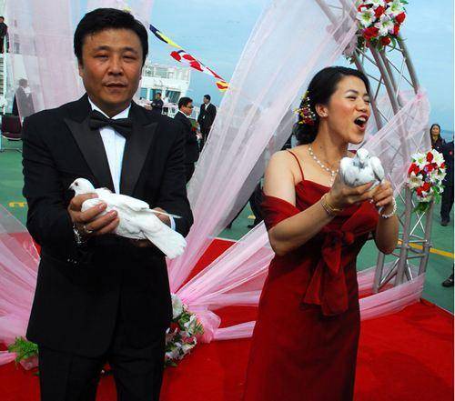 王楠赛场失意,丈夫郭斌买条海鲜街送她,两人结婚和刘国梁有关