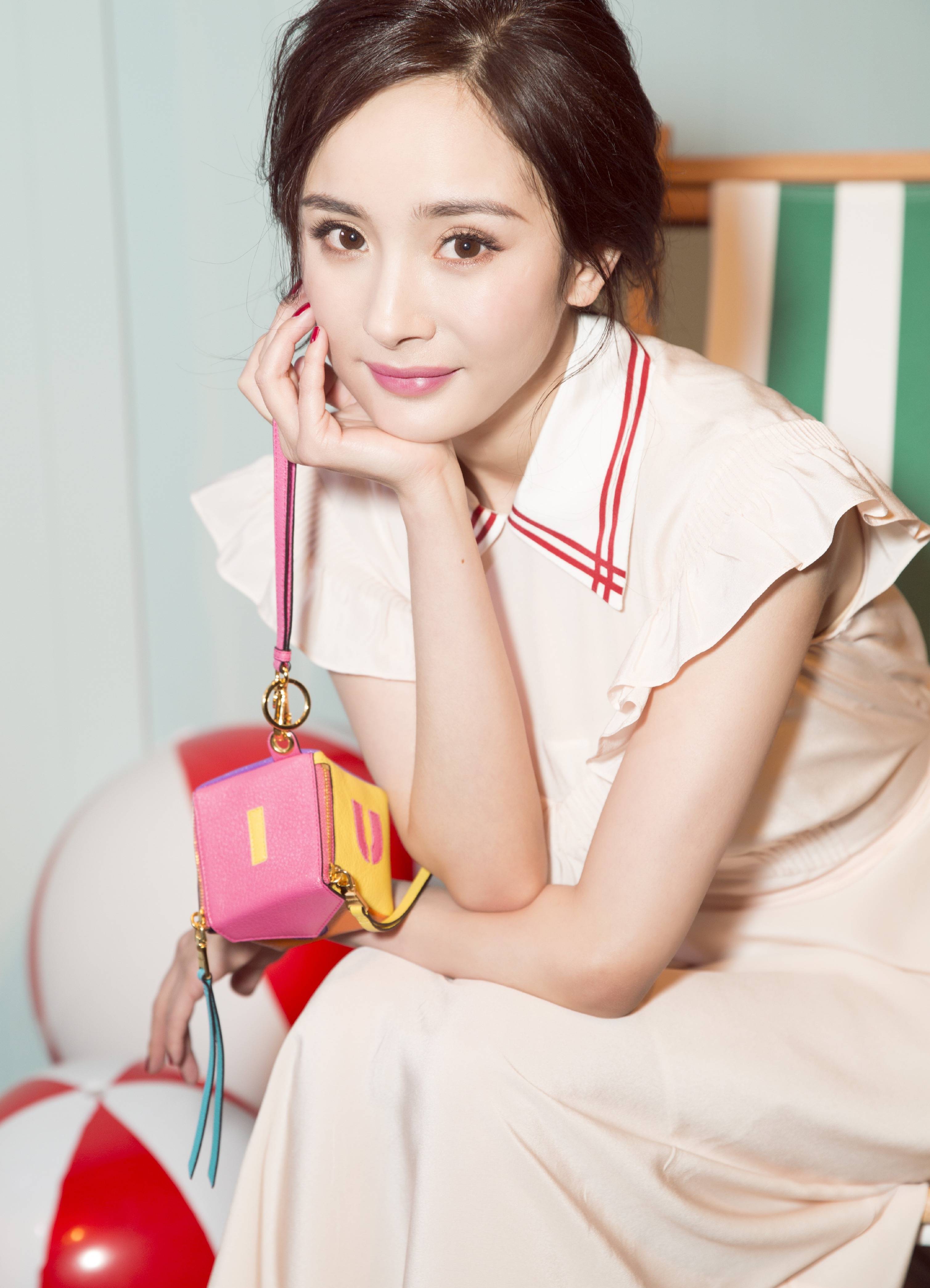 不同于白浅的霸气勇敢,素素只是一名被