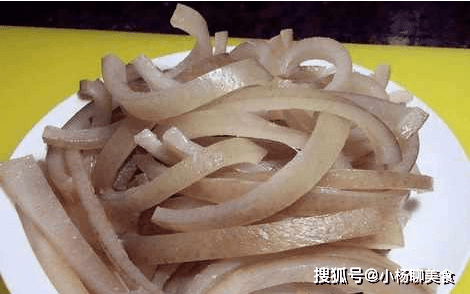 猪身上这部位原来是一味良药,但很多人因为嫌弃它脏,给扔了