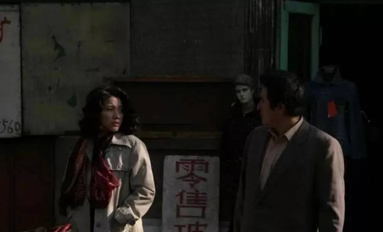 原本灵动的大眼睛变得空洞,全身上下,已看不到原来娇俏动人的影子.