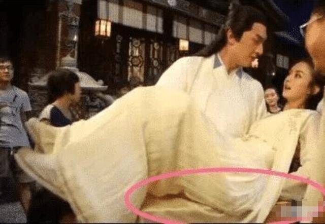 原创为啥都说明星拍戏只能看上半身?当下半身曝光后,原谅我笑了