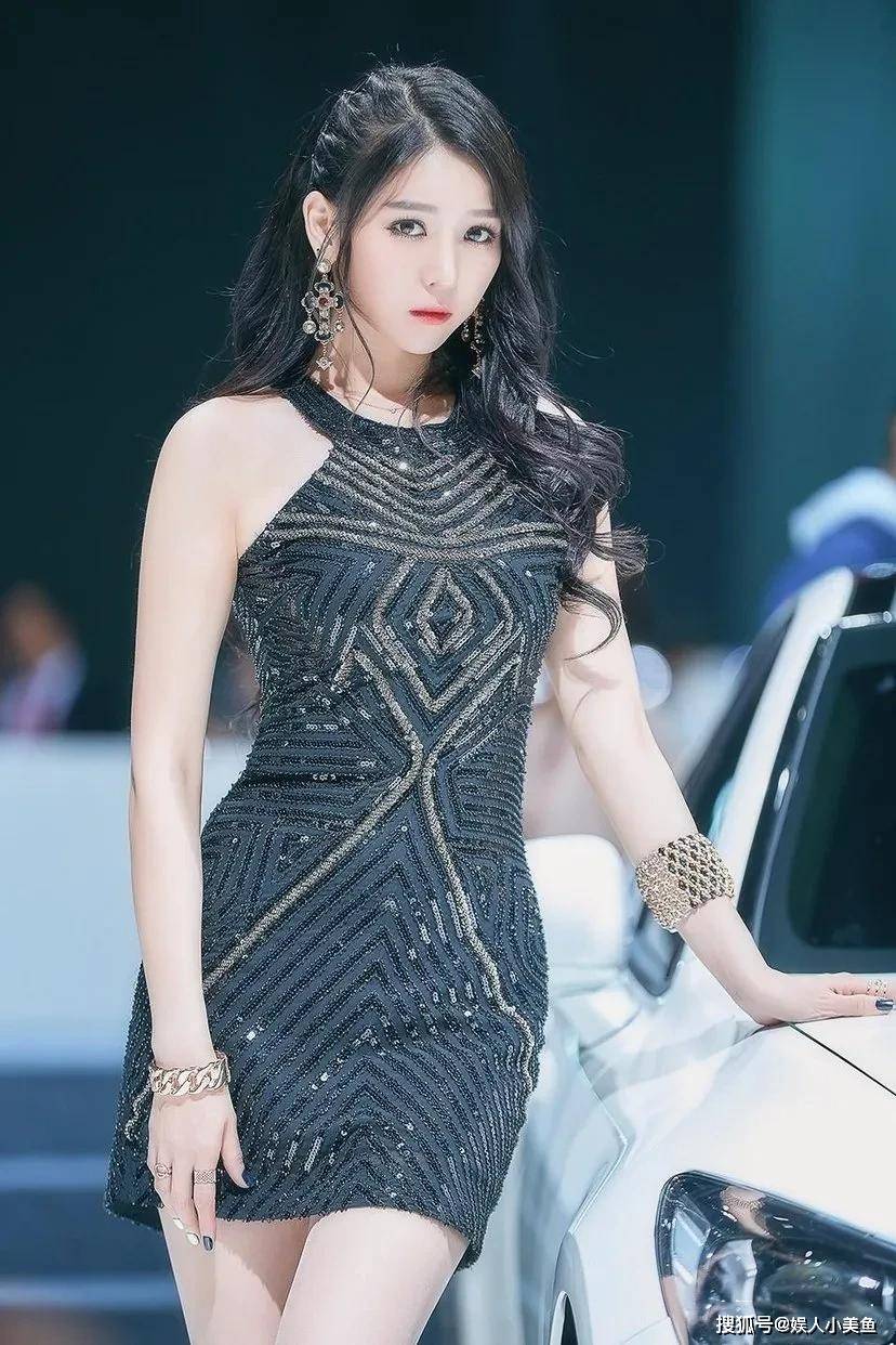 韩国知名车模,时尚镂空连衣裙,带出迷人性感,网友:好身材!