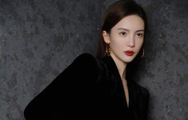 原创耿直女孩春晚彩排假发片掉了金晨跪求粉丝求你了可以删吗