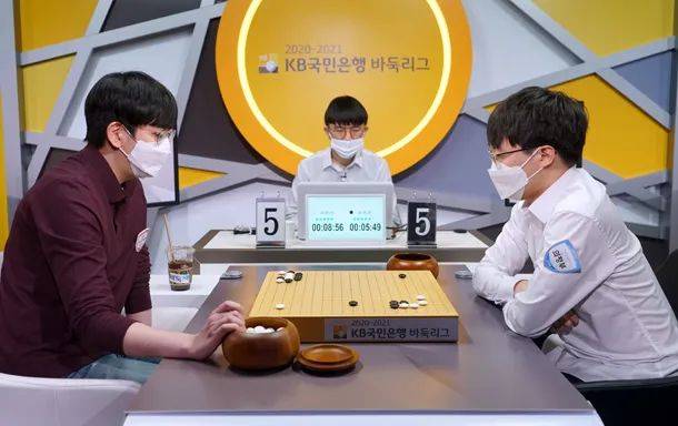 终局时黑棋仅以1目半之优胜出,可见姜东润在弈出近