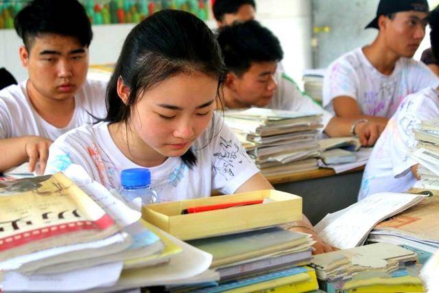 能考上985院校的学生,不听课只刷题是真的吗?看高级教师怎么说