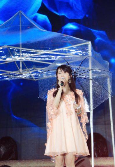 50岁孟庭苇近况曝光!看着像18岁少女,离婚7年独自抚养
