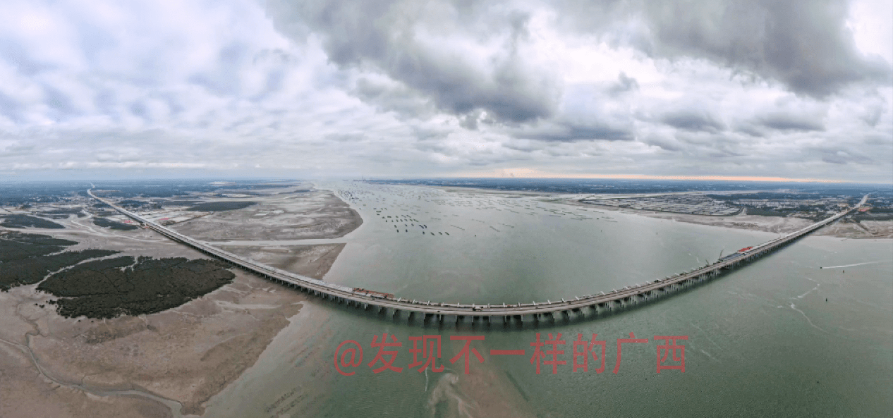 壮观!航拍广西在建车道最多的跨海大桥:铁山港跨海大桥