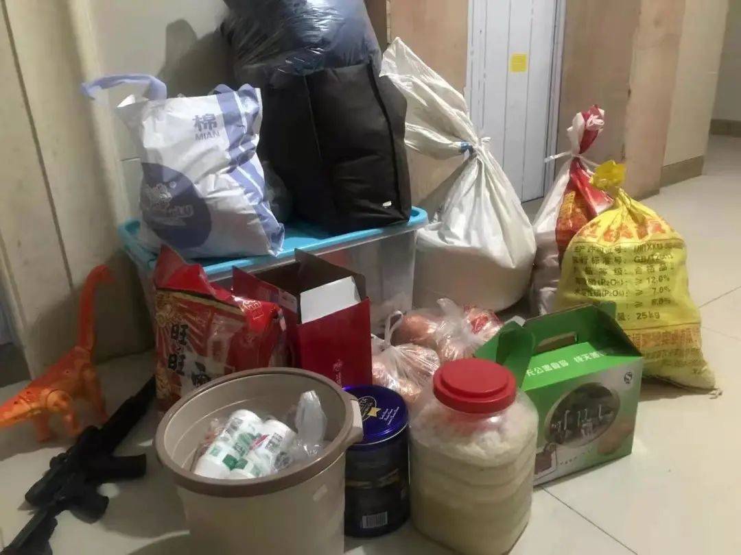 打开四川打工人的行李箱,是沉沉的爱