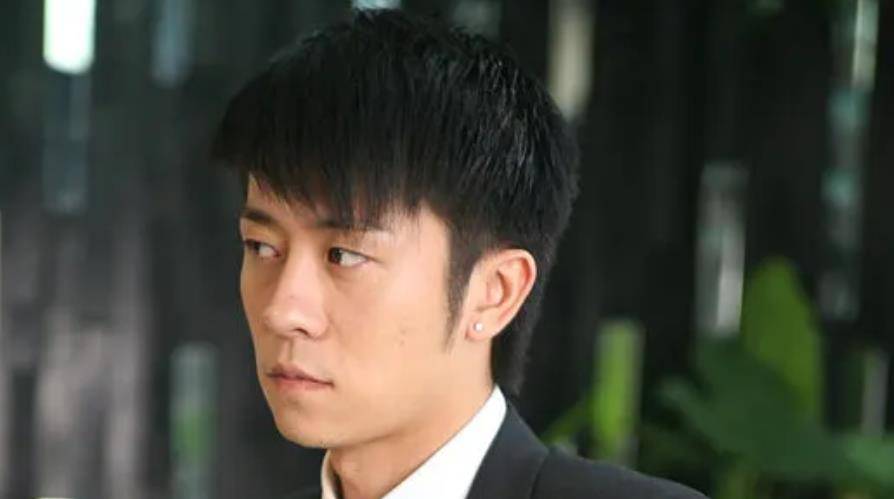 还有林雨申"微胖"时期的照片,简直和现在判若两人,看来无论是男明星