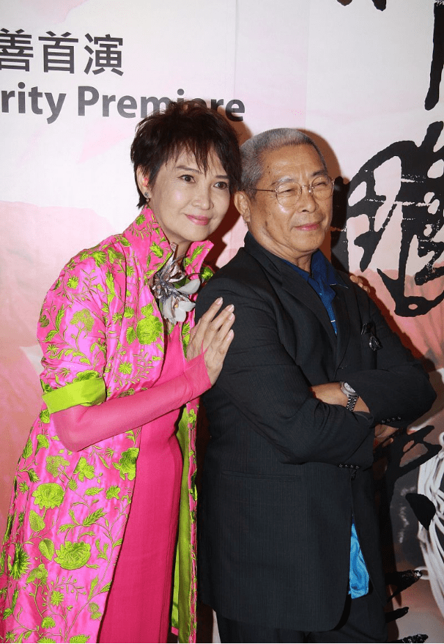 《方世玉》中苗翠花的扮演者,现实中真有贵妇气质,发丝白了也美