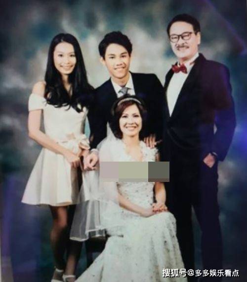 1993年,又与曾获得马来西亚小姐季军的侯珊燕传出绯闻,令麦莉莉伤透心