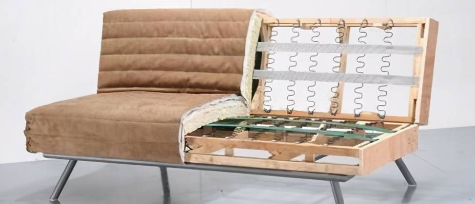 便宜的沙发框架往往使用的比较差,甚至都不是好的木方,而是比较粗糙的