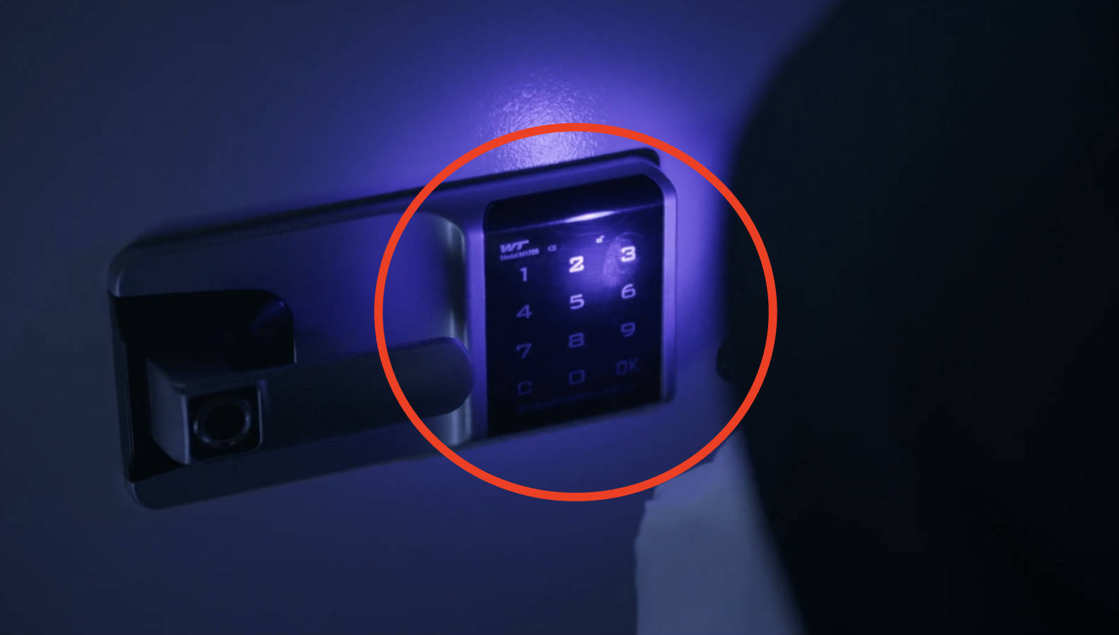 原创《暴风眼》谁是鼎华内鬼?真正偷密钥的人浮出水面,会是他吗