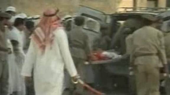19岁沙特公主追求爱情,竟生生被"石头砸死",男友被其兄斩首