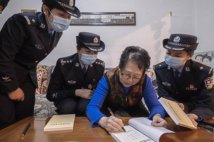 迎三八妇女节 传承红色基因 筑牢忠诚警魂"_娄玉芬