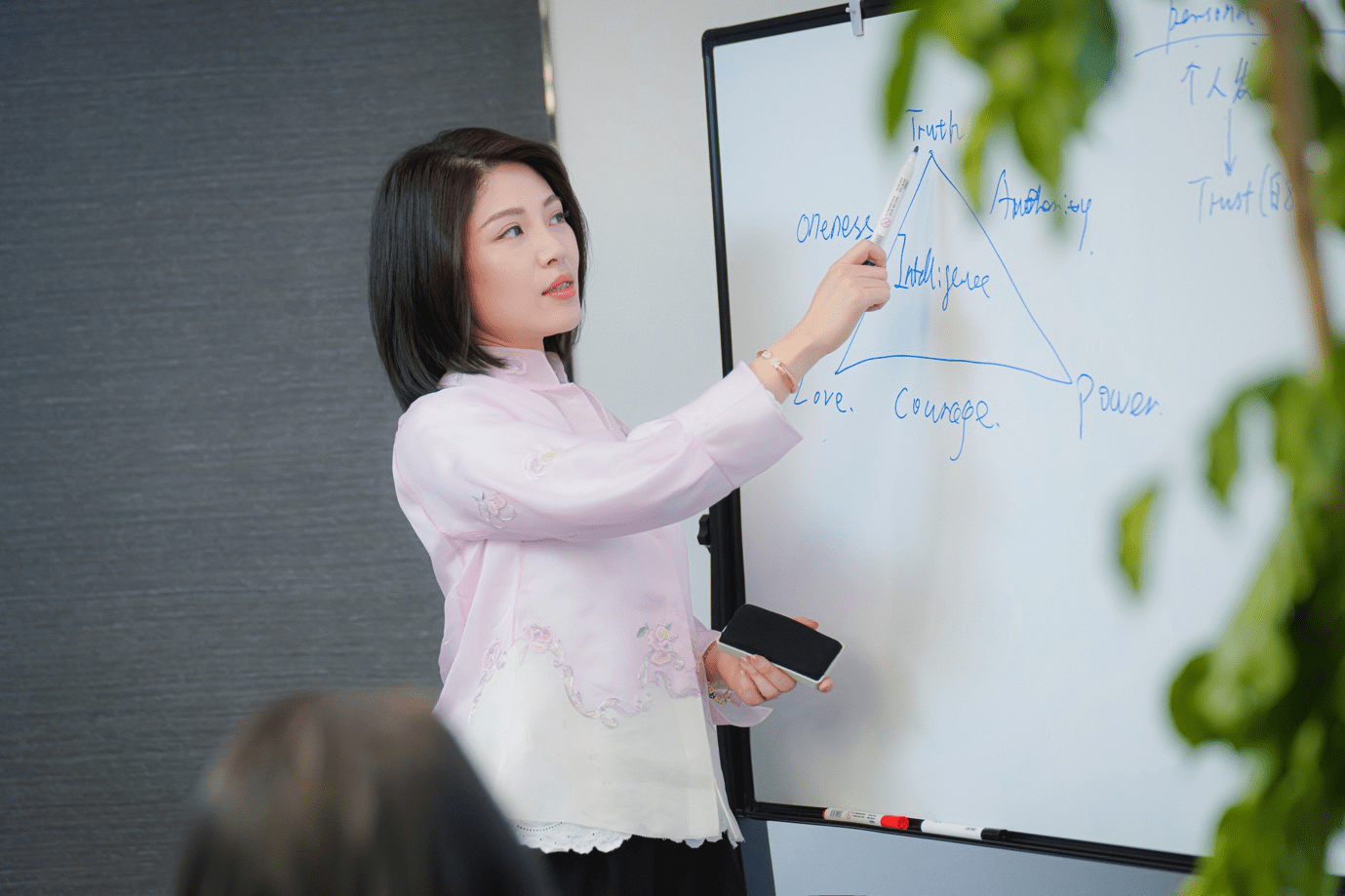 关于女性在职场的困惑悦刻ceo汪莹给出了十条建议