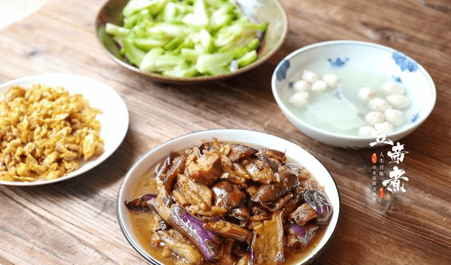 原创晒一晒今天的午餐,清汤小菜,简单但管饱,两碗饭下肚甚是满足