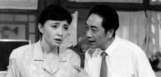 75岁老戏骨王奎荣:68岁低调娶小37岁娇妻,今儿女双全仍努力拍戏