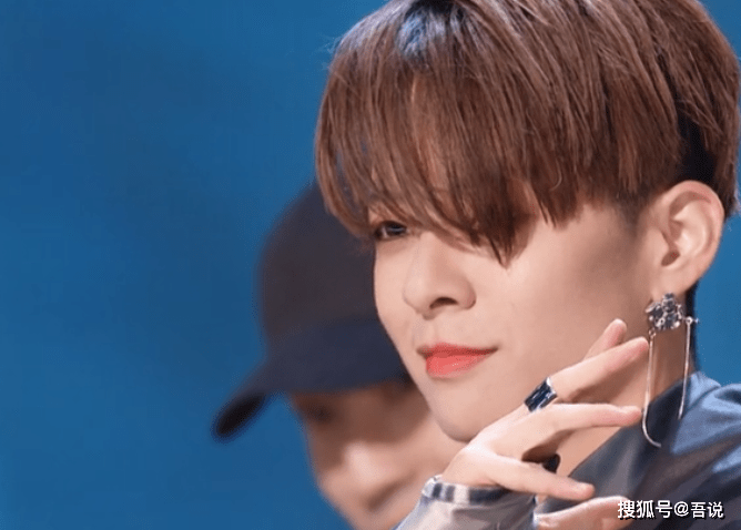 在发布中英文版的主题曲外,r1se和amber刘逸云也分别演绎了主题曲舞蹈