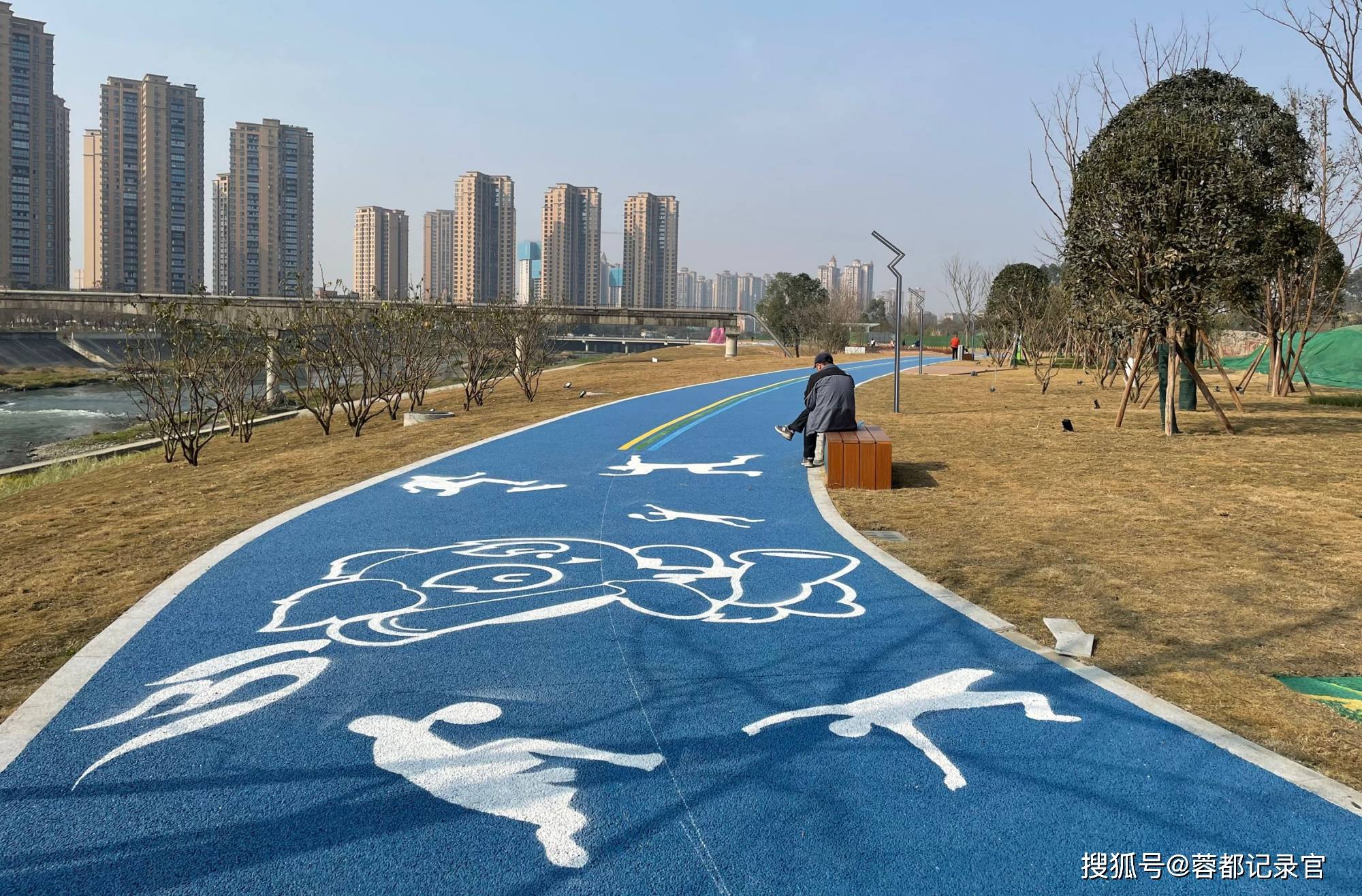 新都区新建成"毗河绿道·体育运动公园",超高颜值点燃