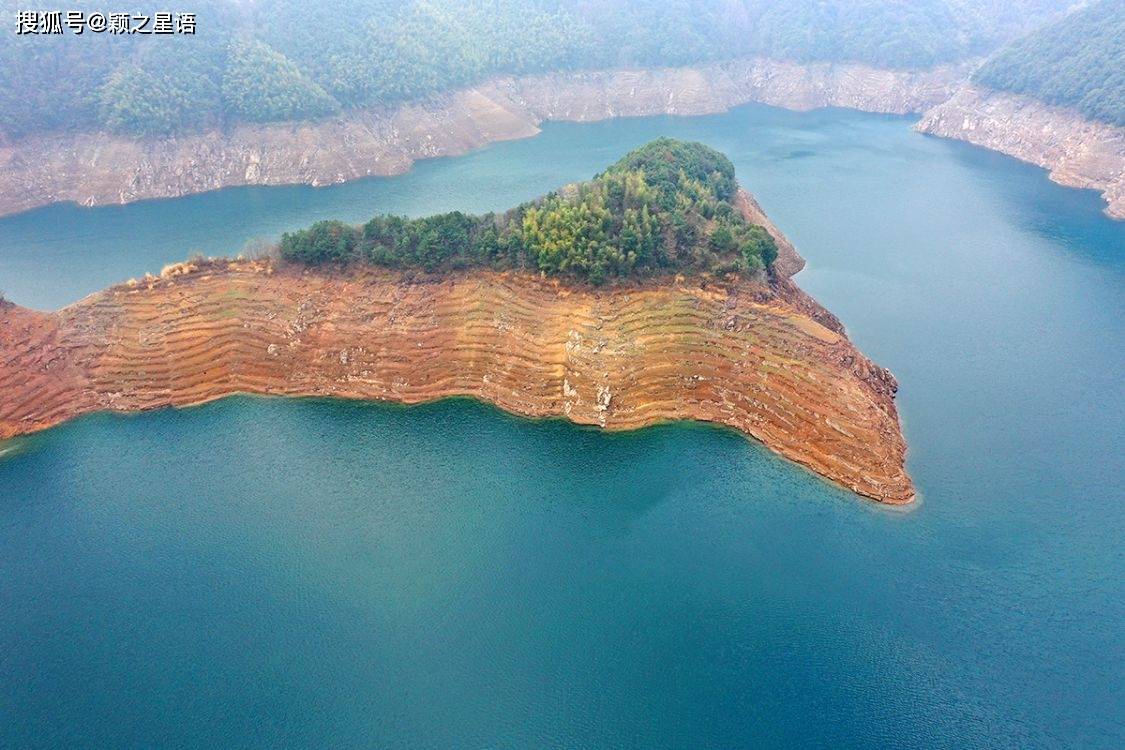周公宅水库,坝址位于海曙区章水镇杜岙村上游,原赤水乡周公宅村所在地