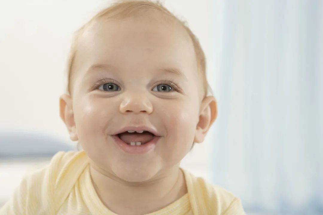 宝宝正在长牙会有七个表现,你注意到了吗？家长学会护理很重要