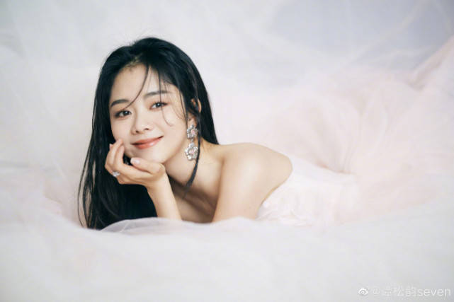 谭松韵被曝结过婚又离婚,本尊高情商在线辟谣,宣传新剧受期待