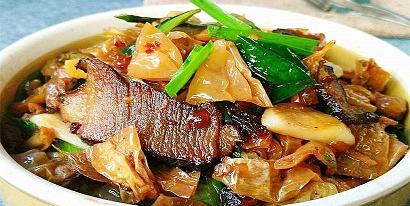 美食湖南,经典湘菜——白辣椒炒腊肉,味道醇厚,辣味鲜