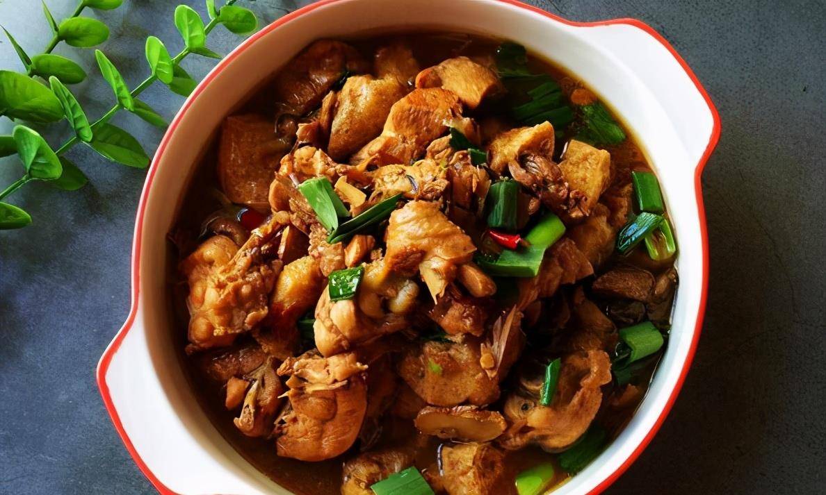 炖鸡肉时,记住不要焯水,做好4步,鸡肉不柴不腥,软嫩又入味